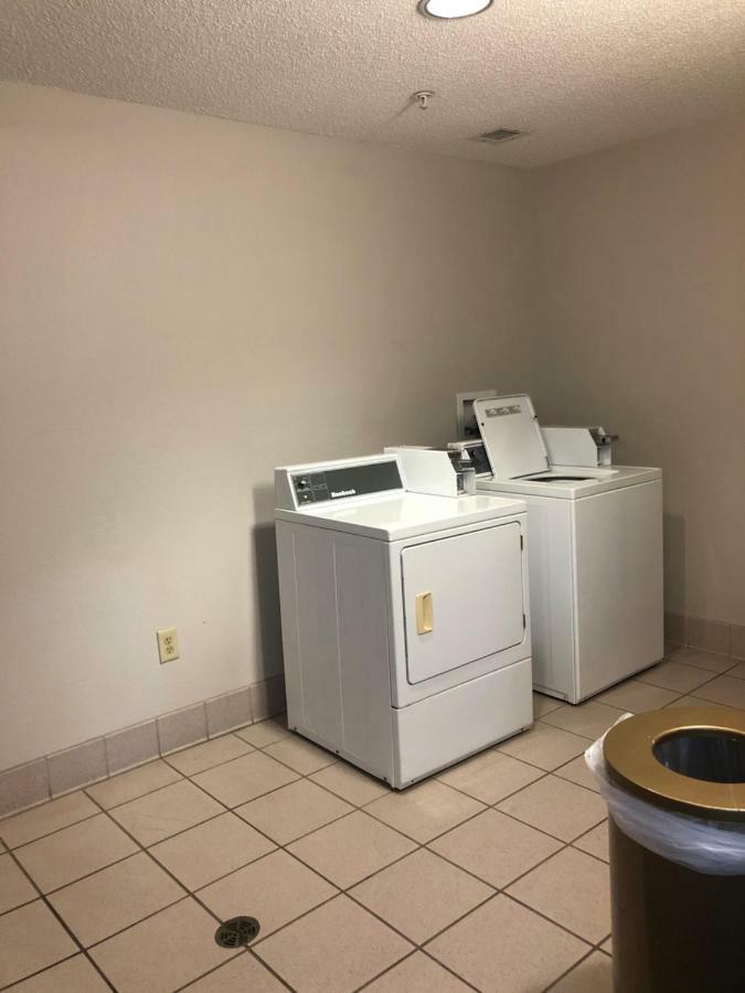 Millennium Inn Ellisville Esterno foto